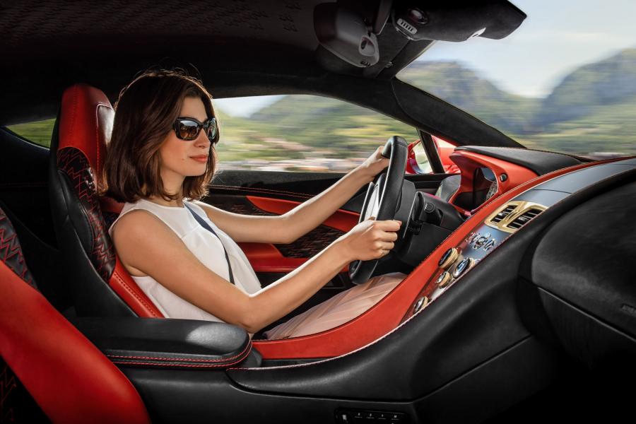Интерьер Aston Martin Vanquish Zagato Concept 2016 года  (фото 3 из 30)